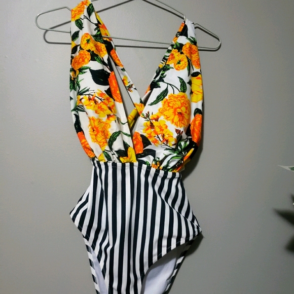 Bathing suit - Picture 1 of 2